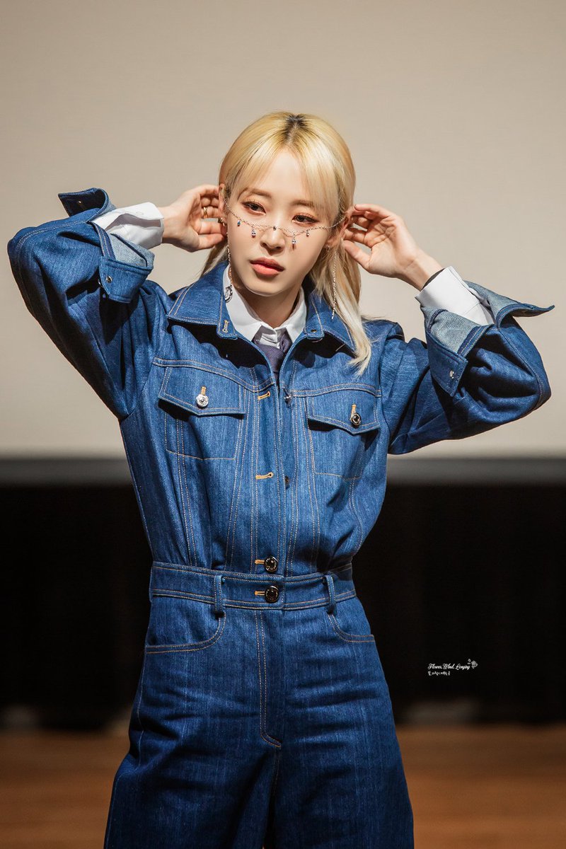 220527 일지아트홀 문별 팬사인회

살짝쿵  작업하고 도망가기
#문별 #마마무 #MOONBYUL #mamamoo