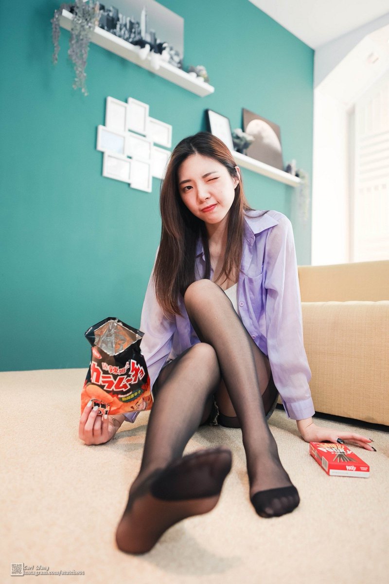Carlwang0001's tweet photo. #熱褲 #紫色襯衫 #小妤 #洋芋片 #karamucho #pantyhose #hotpants #Carlwang #newtaipeicity #ikeastyle https://t.co/m4eh9LsOkY
