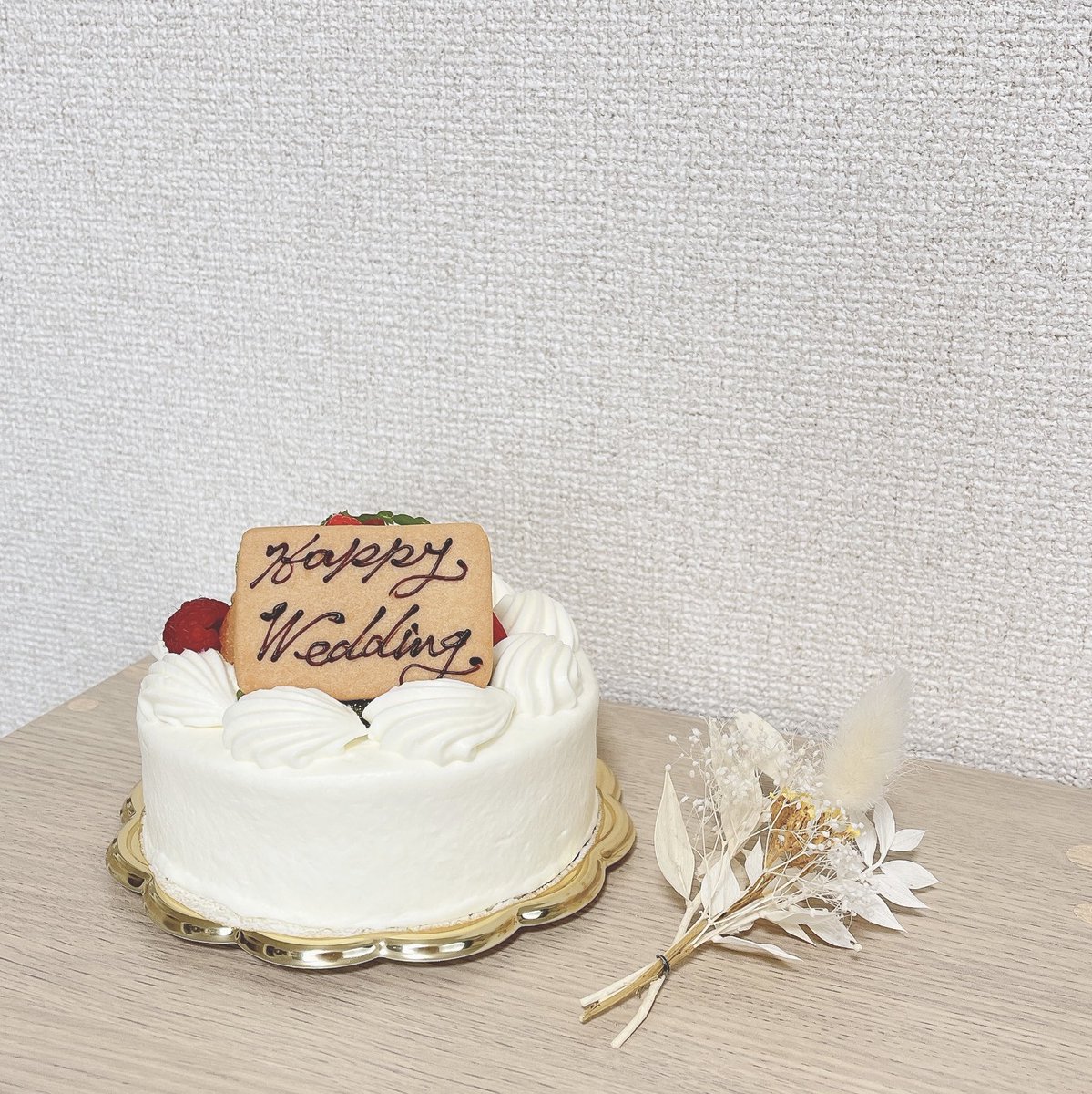 ___ukiss_424's tweet photo. フンさん、結婚おめでとうございます🎉

あなたが幸せなら私も幸せです🥰
お2人の笑顔がずっと続きますように🕊

@HooN91y #ukiss #hoon https://t.co/fSPwZ3kTK5