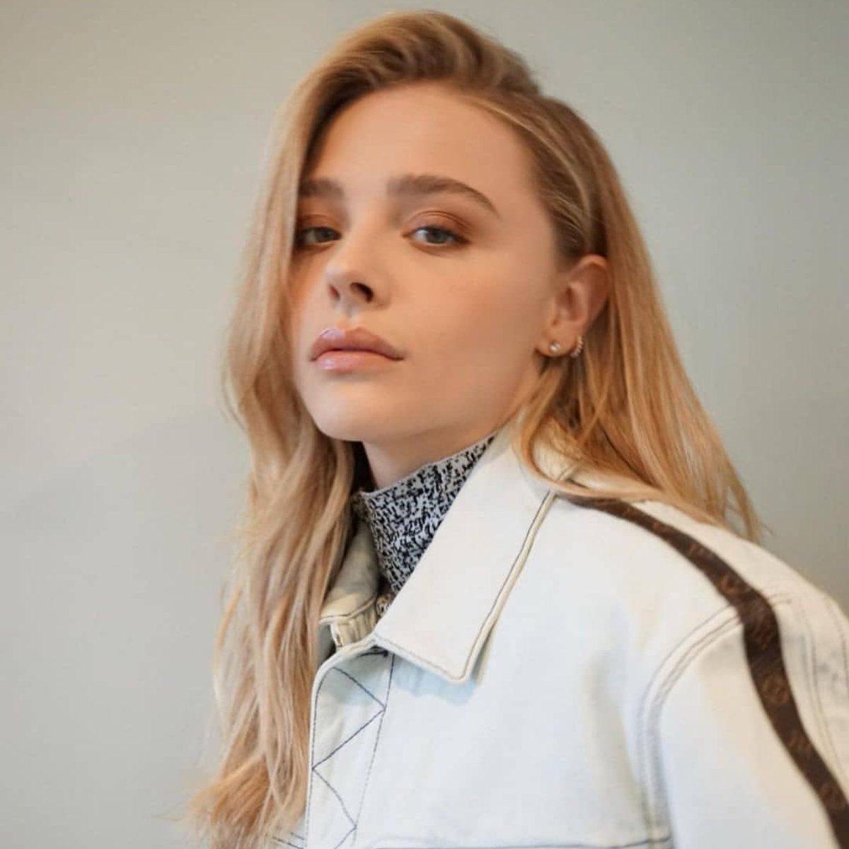 Chloe001Gm's tweet photo. Happy Sunday you all my huge fans 😍 https://t.co/1WKY9OuffJ