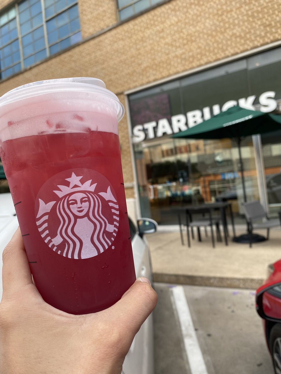 corcarrasco's tweet photo. Had come out and support the Starbucks folks at Mockingbird Station as they seek to Unionize ! #SupportUnion 🇺🇸🇺🇸🇺🇸 https://t.co/vx0Be1pbnX