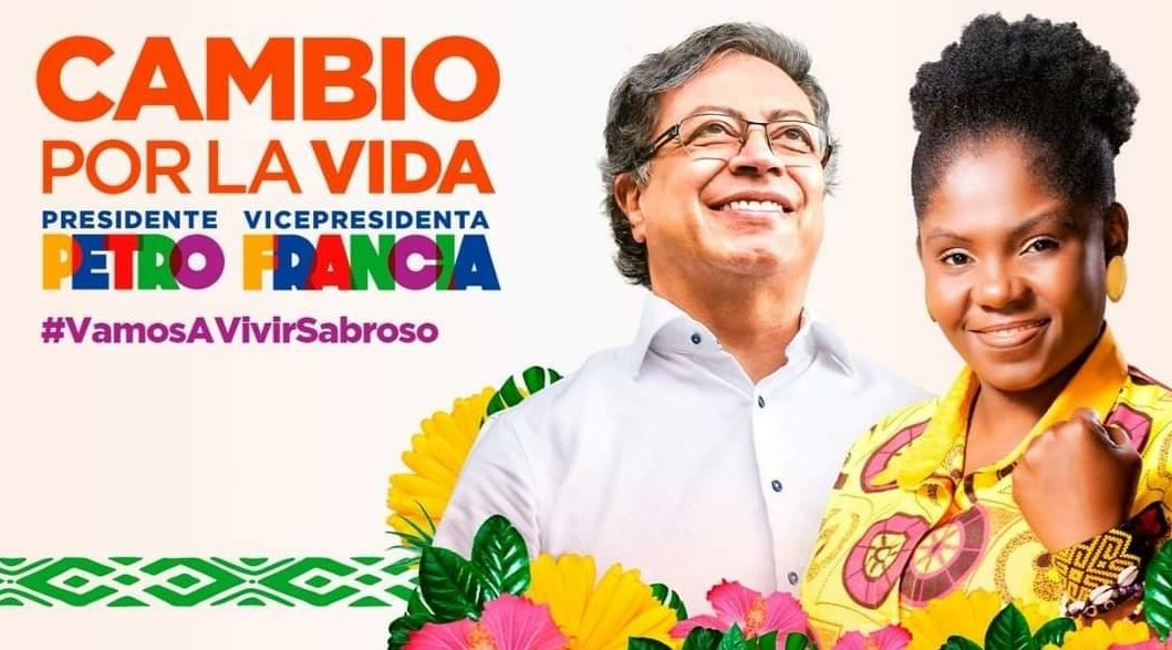 JRivillas's tweet photo. Hoy, por primera vez desde que puedo hacerlo, no puedo votar. Se ha vuelto como un ritual ir a Itagüí, llegar donde mi mamá, pasar por mi mamita y votar juntas. Las últimas veces lo he hecho con Tomás en brazos. Hoy van los tres y me dicen que lo hacen por mí. Estoy orgullosa. https://t.co/KaEORRjJOJ