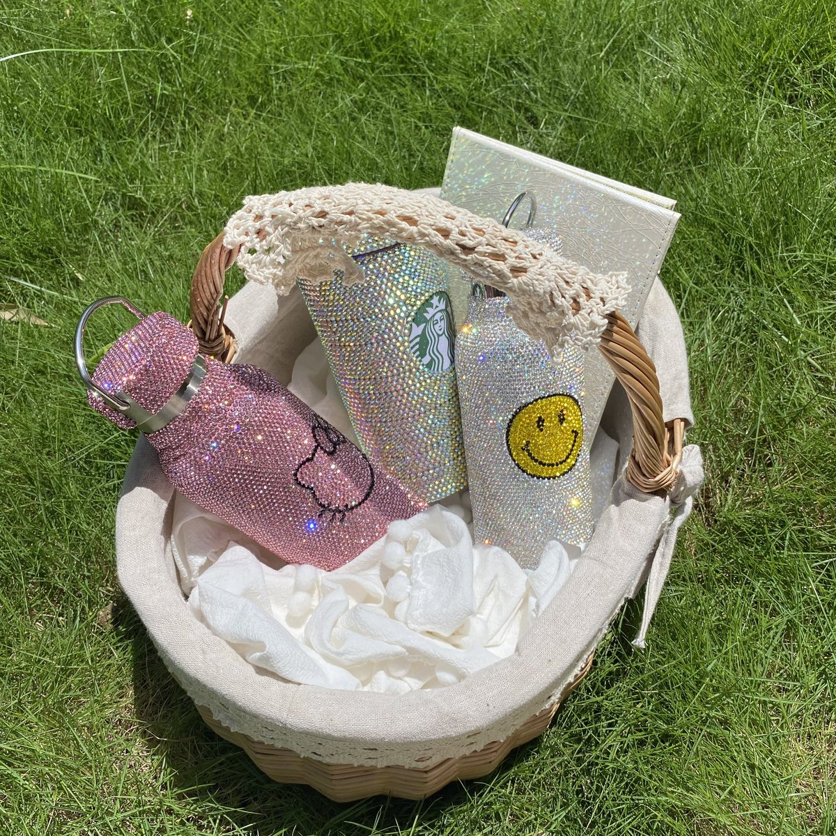 Do you want to get a bling cup. lazycat-beauty.myshopify.com