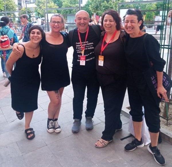 ElSociAmbiental's tweet photo. ¿Y qué puedo decir de estas cuatro personitas maravillosas?

¡Mil gracias por vuestra profesionalidad, por vuestro humor y por conseguir hacer la ciencia más accesible!

Y, por supuesto, gracias a @Sci_Granada por esta muestra de sensibilidad.
@lapislazuli_org https://t.co/BW5wv6pB7z