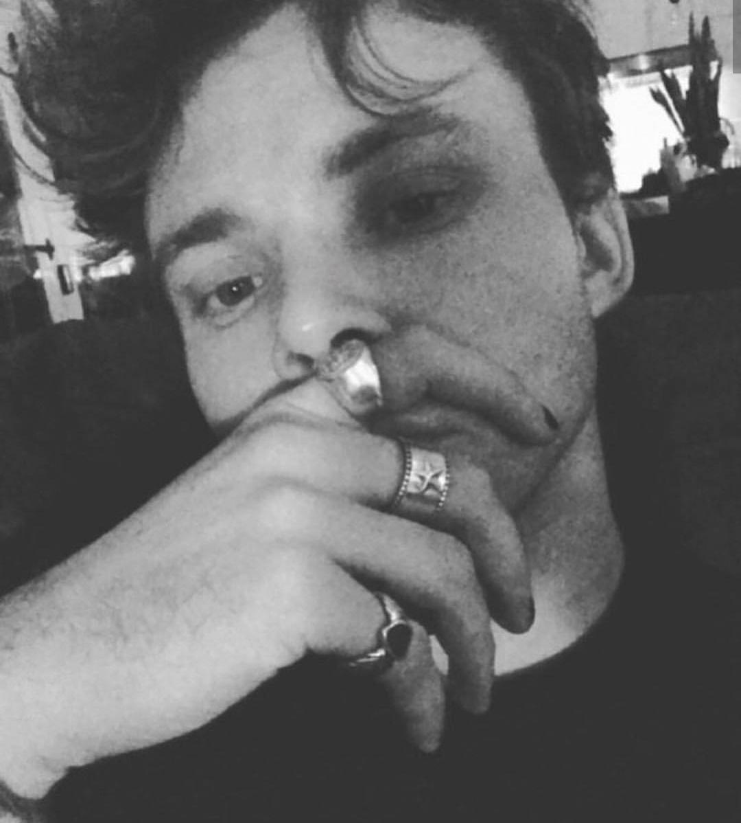 irwinonstage's tweet photo. Ok, but Ashton 's old selfies were something else ...... 🔥🔥🔥🔥 https://t.co/bEyCusqwCk