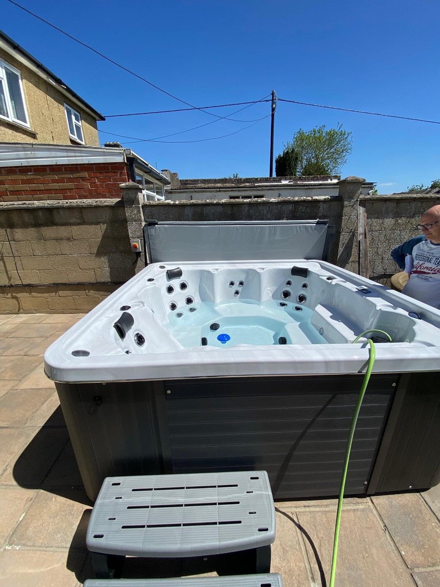 🙌 Some installs from this weekend, all in time for the upcoming bank holiday 💎🎉

If you're looking for the most efficient hot tub or swim spa on the market, just get in touch and let us find the ideal package for your home. 

📞 0330 058 2900
📧 info@arcticspas.co.uk