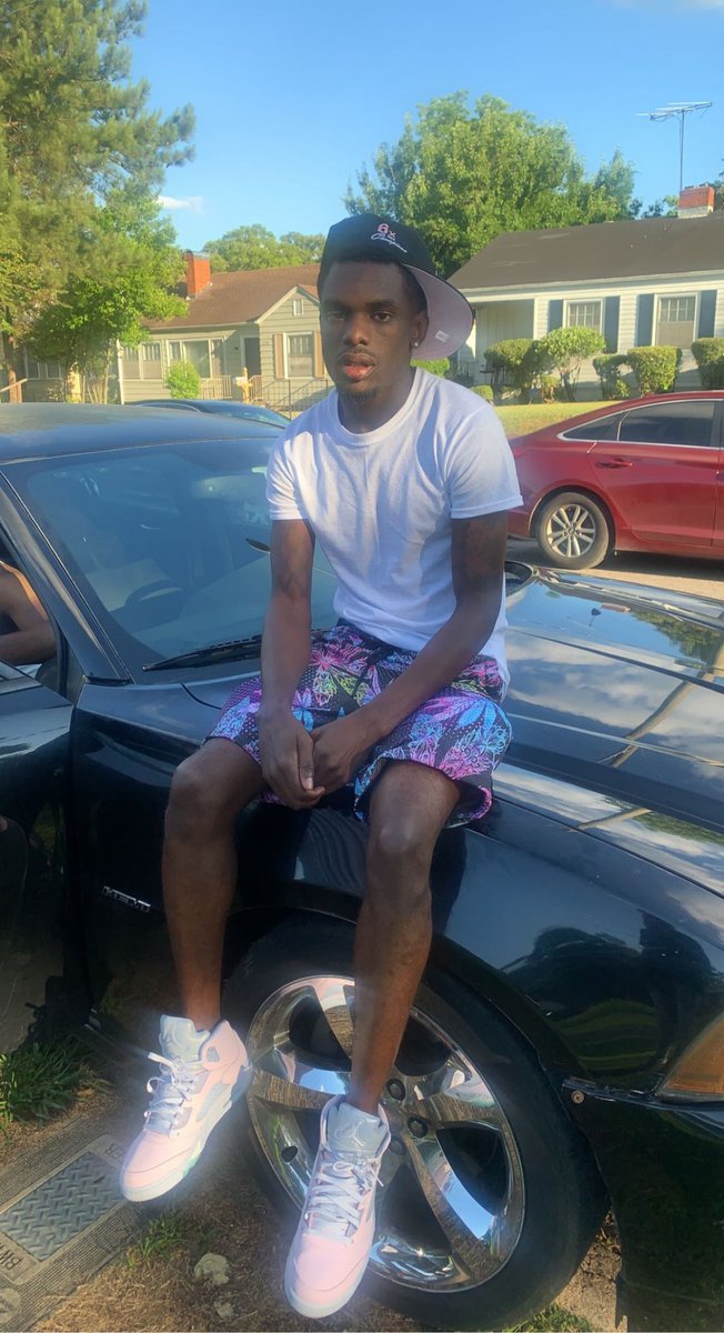 Reggiereed31's tweet image. You Lil niggas summer over fall back now..#VDR #LL31