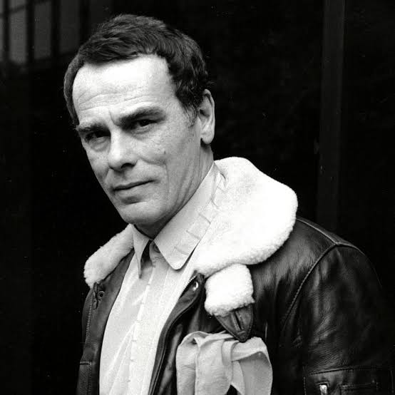 midgetmoxie's tweet image. Do you know some examples of Hollywood stars who were child actors/actresses whose career continued into adult life? 

Here are my examples: 
Dean Stockwell -Child actor
Liz Taylor -Child actress