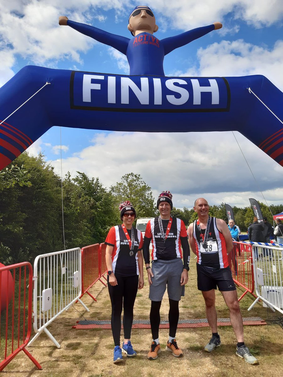 Bizza1902's tweet photo. @eventsatw #BoxEnd #CenturionRelay with @LeightonFunRun VC Andy and Kirsty- delighted with 2nd place in the team event- thanks to all the volunteers https://t.co/YKgMbhp1w4