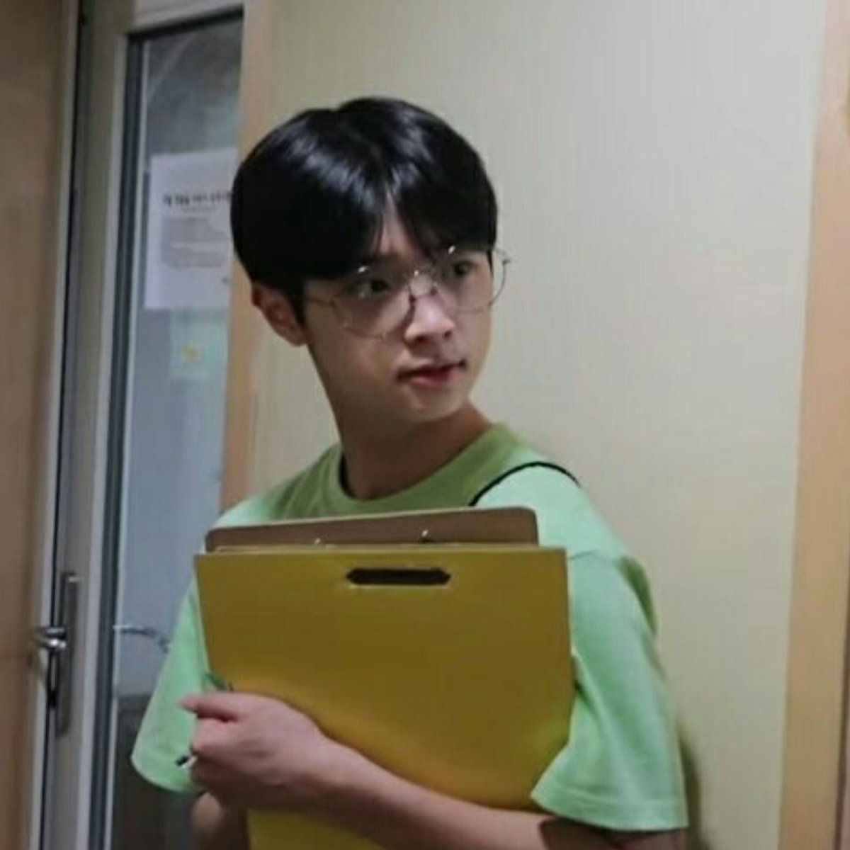 ตอนเป็นครูฝึกสอน         ตอนบรรจุแล้ว
                                       ได้อยู่ฝ่ายปกครอง