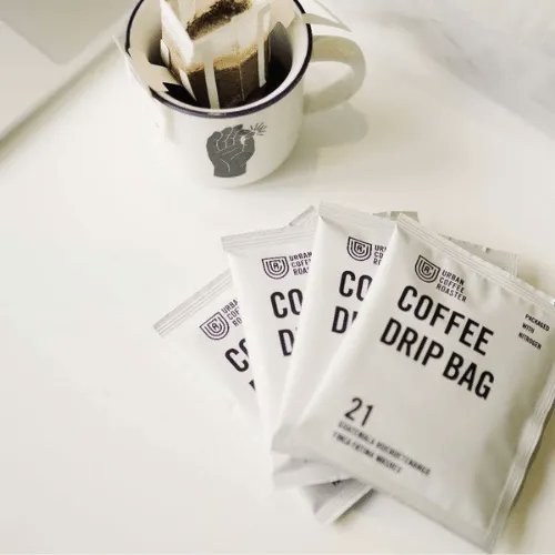 MachineSpack's tweet photo. When you package coffee, you are protecting it from sunlight, moisture, and oxygen with the aim of maintaining the coffee’s taste and aroma characteristics.

Here’s a quick rundown on why it’s so important to have appropriate coffee packaging.
https://t.co/jTfUd8VZy2 https://t.co/zkLw6hO61p