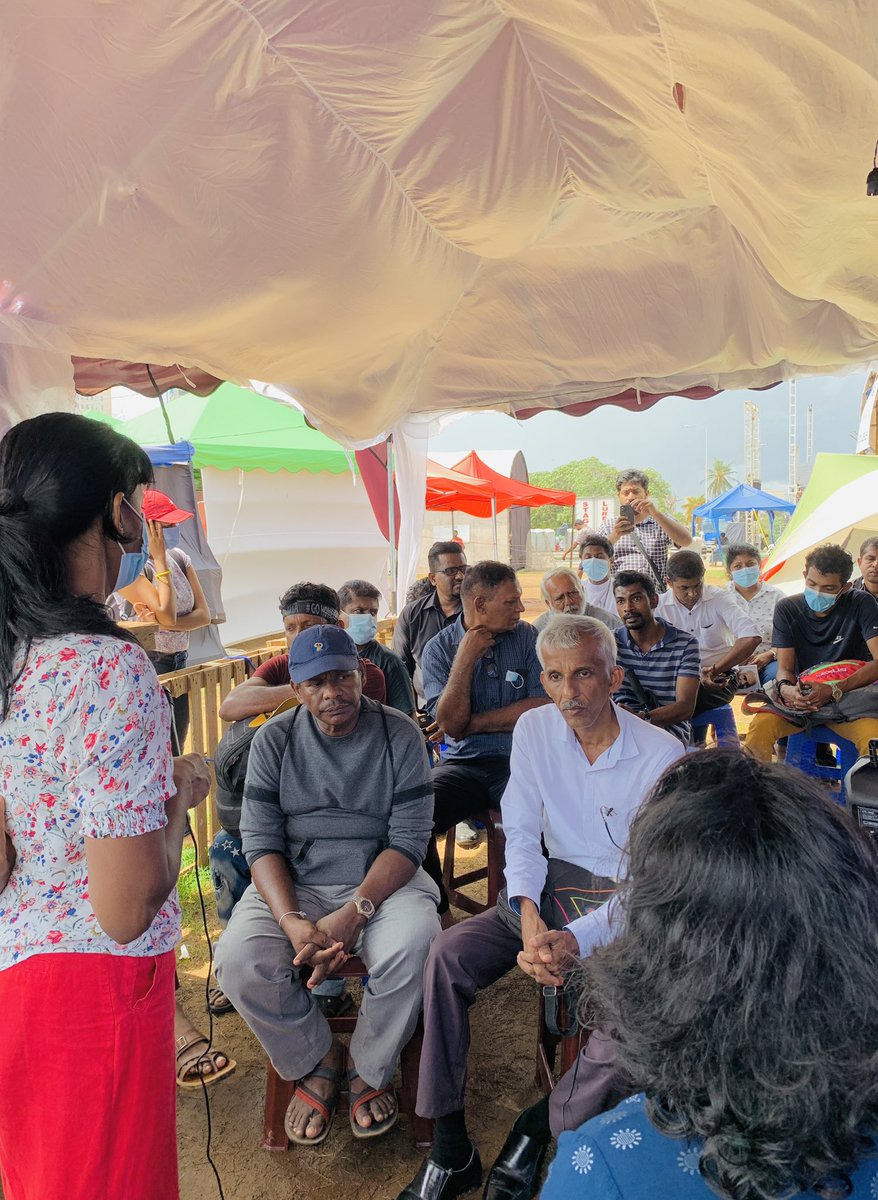 KnowthelawSL's tweet photo. පවතින ආර්ථික සහ දේශපාලන අර්බුදය හමුවේ යෝඡිත ආණ්ඩුක්‍රම වයවස්ථා සංශෝධන ඡනතාවාදි ද ? යන මැයින් වූ මහඡන කතිකාවත ඊයේ #GotaGoGama #මහඡනසරසවියේදී පැවතුනි. ආණ්ඩුක්‍රම ව්‍යවස්ථා නීති විද්වතකු වන ආචාර්ය දිනේෂා සමරරත්න සාකච්ඡාව සදහා සම්පත් දායකත්වය ලබා දුනි. 1/2
#KnowTheLaw #SriLanka https://t.co/vM4YJ0WF33