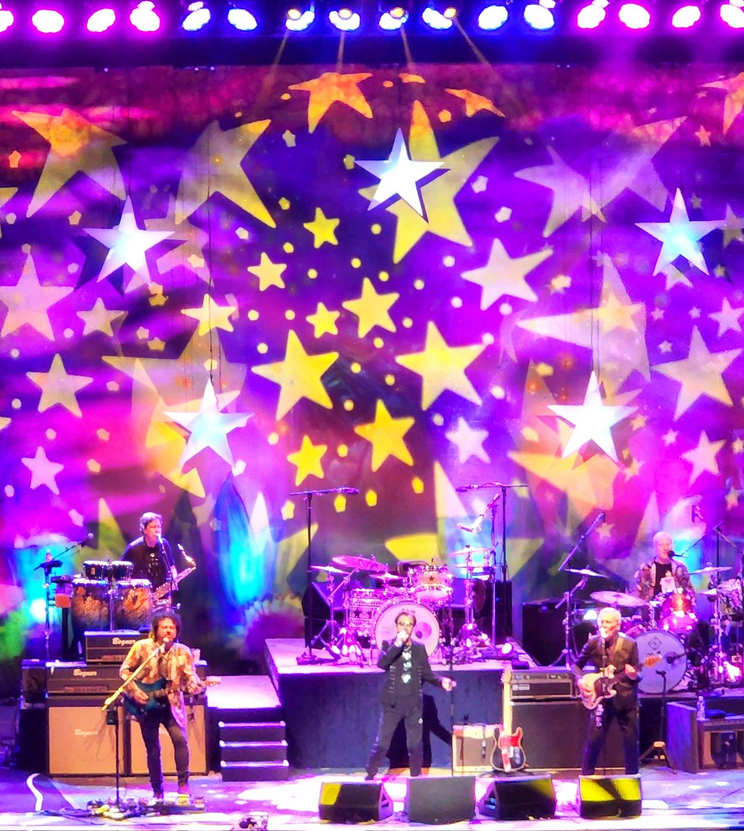 DSHDuke's tweet image. Such a great time last night at @CasinoRamaLive watching @ringostarrmusic and his All-Starr Band. An extra shoutout to drummer @greggbissonette. Thank you for the brief tribute to the late, great Neil Peart of @rushtheband. #YYZ