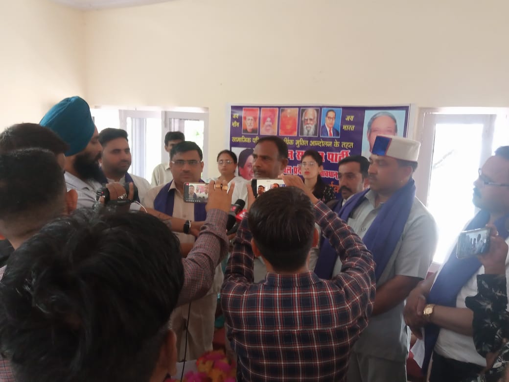 sumaratsingh's tweet photo. हिमाचल प्रदेश की विधानसभा   नाचन मैं जिला स्तरीय बैठक https://t.co/UvqiEnwb5L