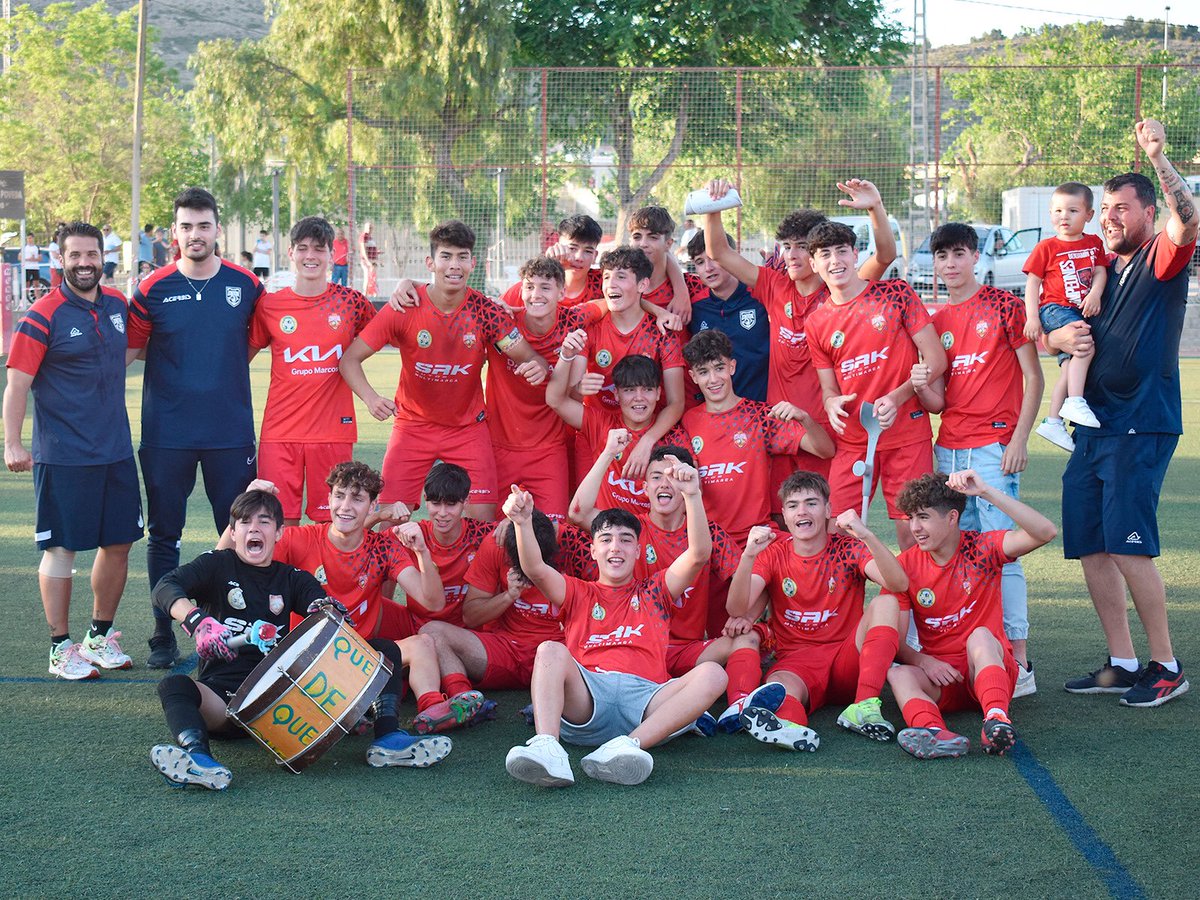ElRecord's tweet photo. #FUTBOLBASE: El Elda Unión Cableworld C.F. cadete ascendió a la liga autonómica al golear 5-0 al Rumbo de Valencia. 
Felicidades a los de Sergio Campello Rubio @EldaUnionCF https://t.co/M9K2RH0vJY