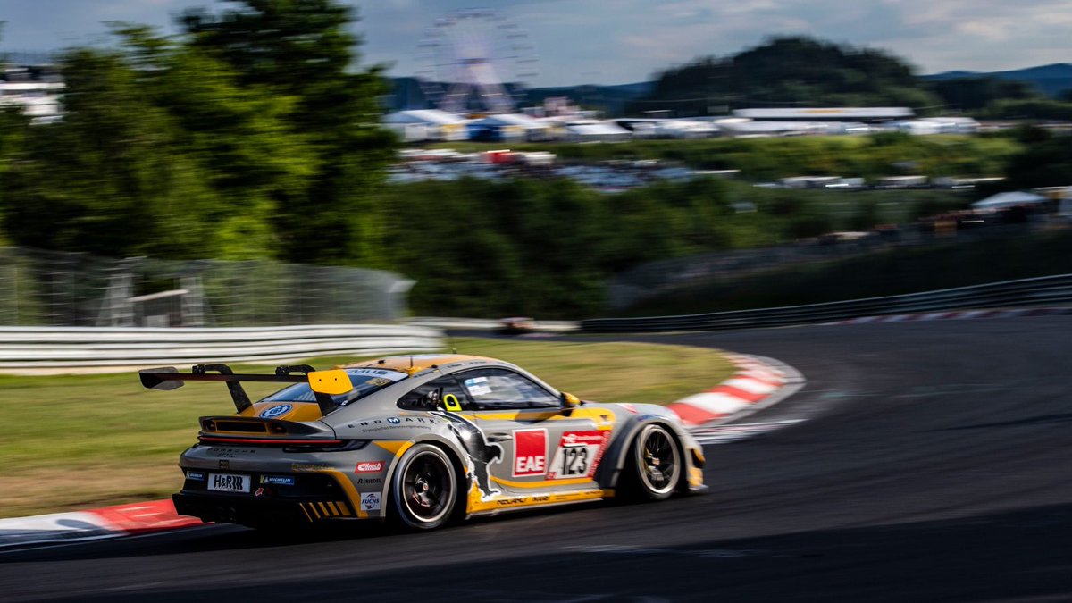 manthey_racing's tweet photo. #24hNBR results in Cup 2 + Cup 3 class⬇️
Cup 2
P1: No. 127 #KKrämerRacing
P2: No. 123 @TeamBlackFalcon
P3: No. 131 #MühlnerMotorsport
Cup 3
P1: No. 264 #SchmicklerPerformance
P2: No.253 #GTechCompetition
P3: No. 263 @FK_Performance
#Porscheontrack @Customer_Racing https://t.co/f3P8aSrTMS