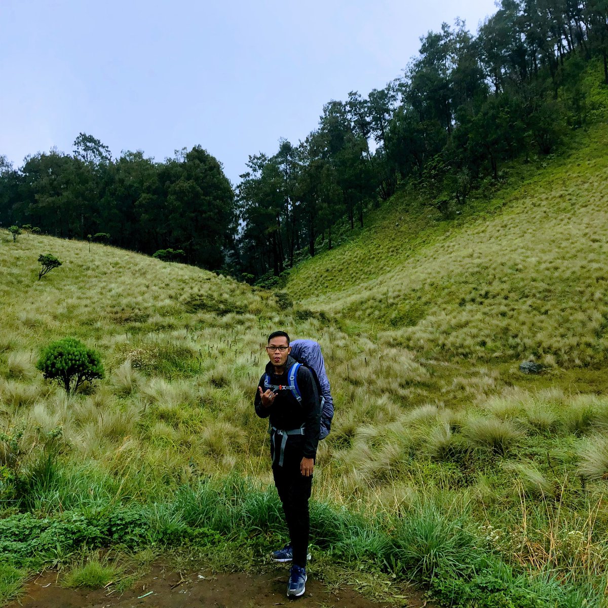 git404's tweet image. Seng moto gak ngekek i aba2 dadi e yo ngene iki, ayo muncak bareng rek ....