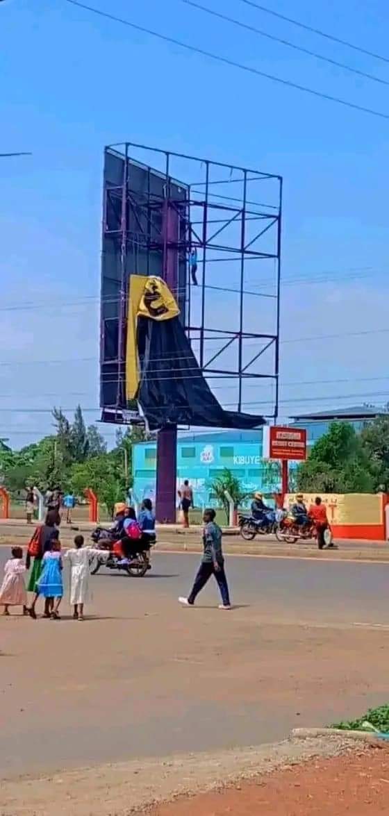 UDAPartyKe's tweet photo. The billboard of Raila has been erected in Eldoret, &amp; no one has bothered or tampered with it.

Ruto's has been brought down in Kisumu. It's ok! This election is separating boys from men. https://t.co/6gAvcL2N7j