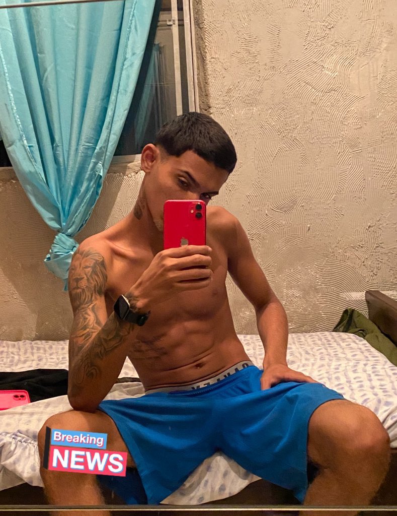 Lcc_trem's tweet photo. Nem preciso falar que eu sou o trem💨🤴 https://t.co/5txHPR8cTe