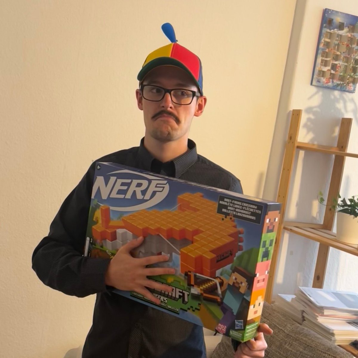 WERBUNG

Wollt ihr auch so cool sein wie mein Mitbewohner (der nicht so aussieht wie ich) ?

Ich verlose eine Pillager Armbrust von NERF® 
in Kooperation mit <a href="/Hasbro/">Hasbro</a>

Zum Teilnehmen müsst ihr RETWEETEN♻️

Teilnahmeschluss: 05.06.22 / 18:00