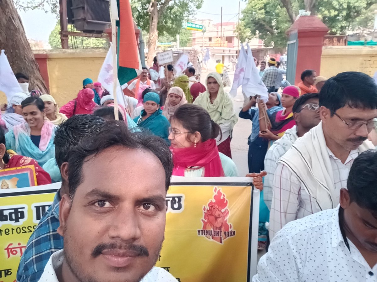 Shiwam91723707's tweet photo. @INCIndia #cgmgnrega niymitikaran https://t.co/ZH3A4Tccp8