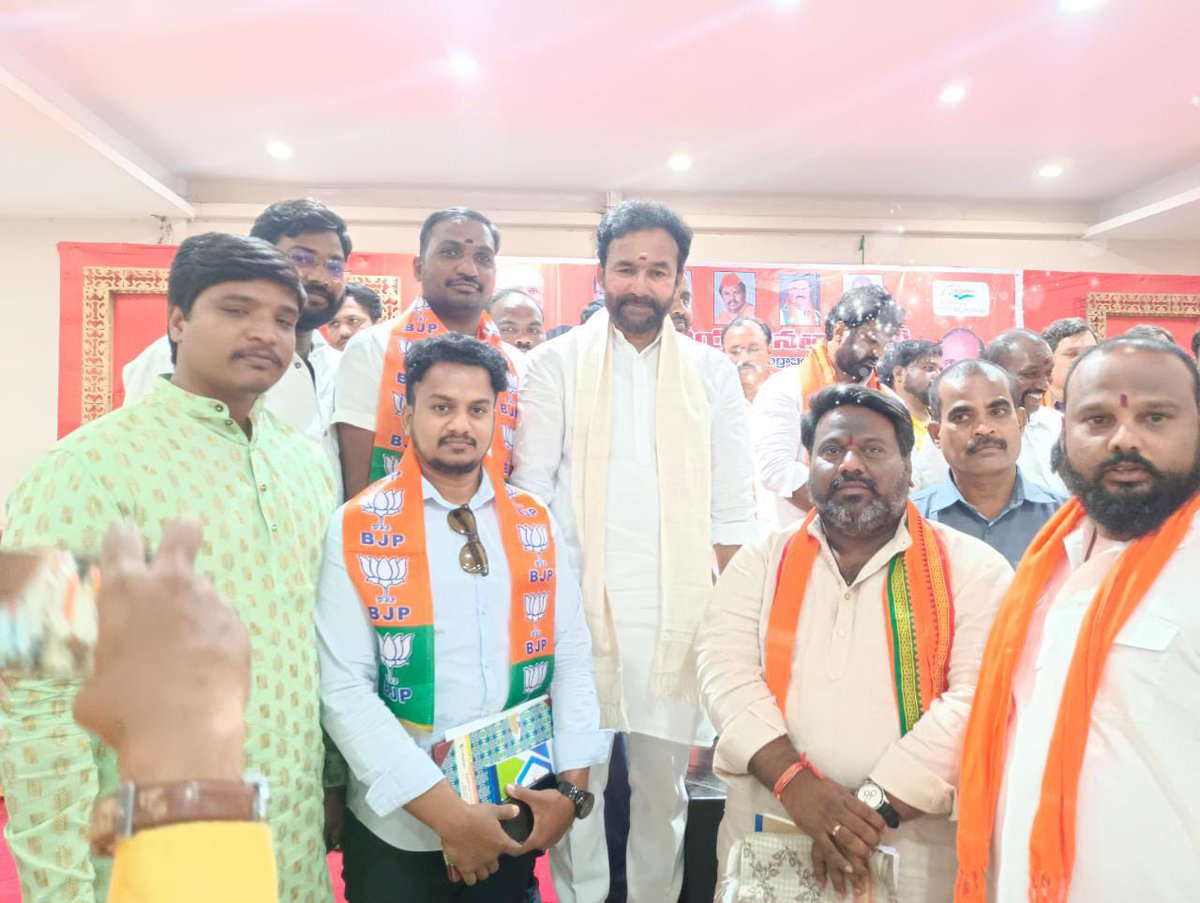 bjymmahankalid1's tweet photo. We attended Mahankali Secunderabad District Working Committee meeting Presided by @ShyamSunder_BJP ji and Chief Guests @kishanreddybjp @drlaxmanbjp &amp; @apjithender https://t.co/uyKy9GND7I