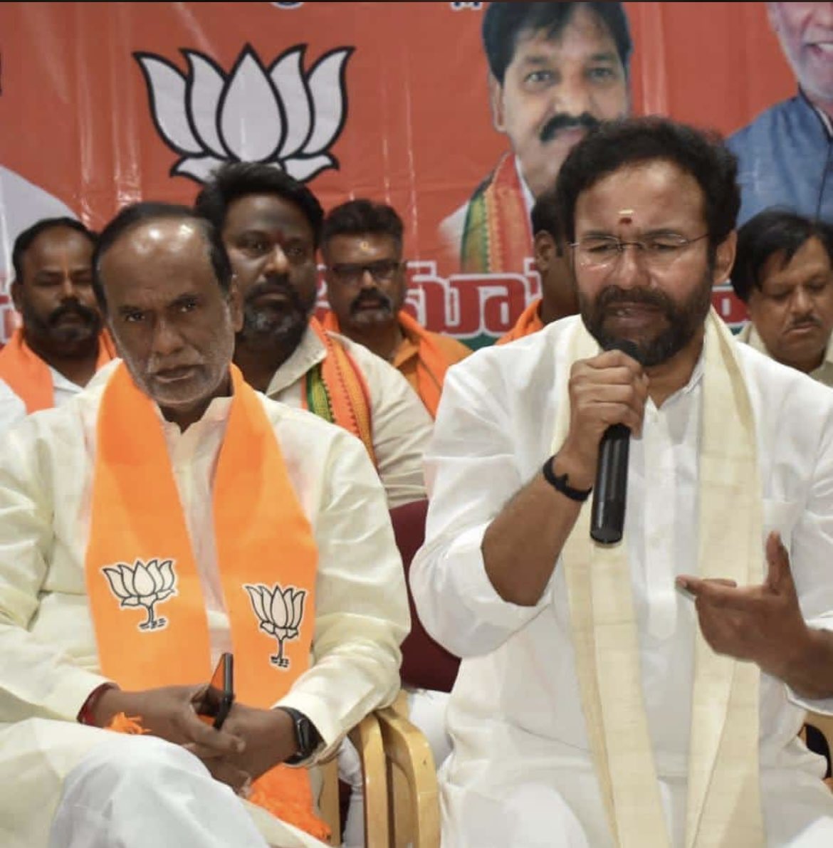 bjymmahankalid1's tweet photo. We attended Mahankali Secunderabad District Working Committee meeting Presided by @ShyamSunder_BJP ji and Chief Guests @kishanreddybjp @drlaxmanbjp &amp; @apjithender https://t.co/uyKy9GND7I