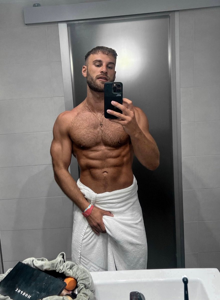 iampaul_b's tweet photo. Shall I drop the towel?😏
#gaydilf #gay #daddy #dom #top https://t.co/eeLR7XxScF