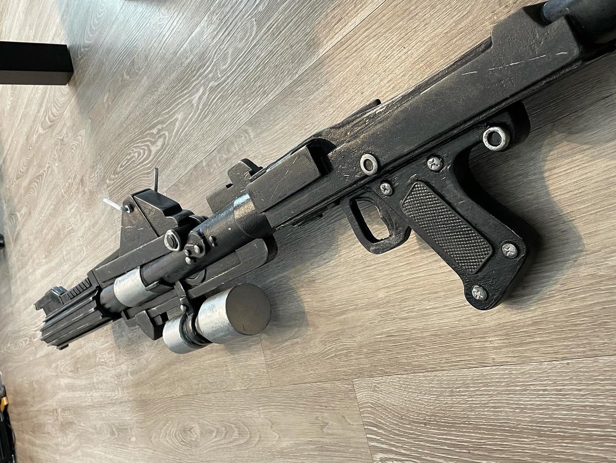 creativemechncs's tweet photo. Completed DC-15a blaster rifle!
.
#501st #clonetrooper #blaster #starwarsblaster #dc15a #dc-15a #clonetroopercosplay #clonedetachment #clone501st #prop #cosplay #starwarscosplay #clonetroopercosplay #edensandersart https://t.co/Tu35geiC8v