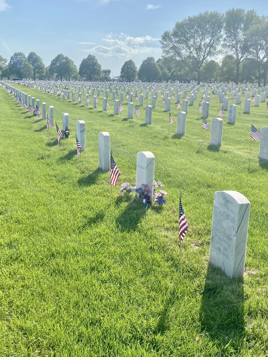 TimCoachc's tweet photo. Super proud of our @JagsFB players & families. Wednesday we loaded 400,000 flags for Ft. Snelling. Saturday we placed flags in the section where Tom Burnett Jr. is laid to rest. #passionpridecommitment https://t.co/dWDRtYCvO3