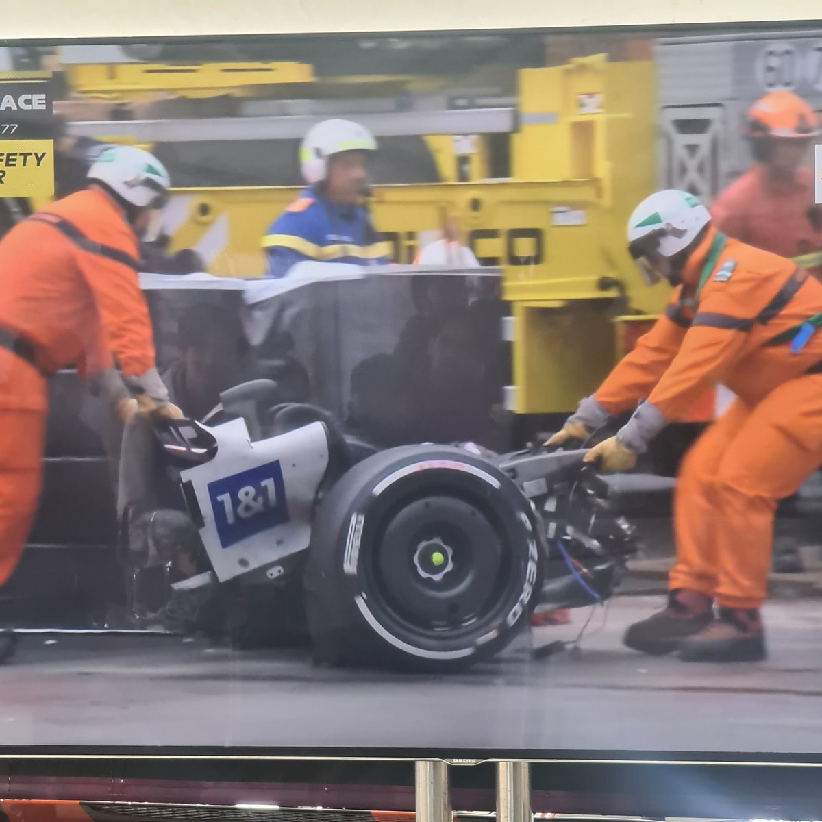 JimmyBroadbent's tweet photo. My bois got that Haas wheelbarrow https://t.co/ZhsPNiFBVd