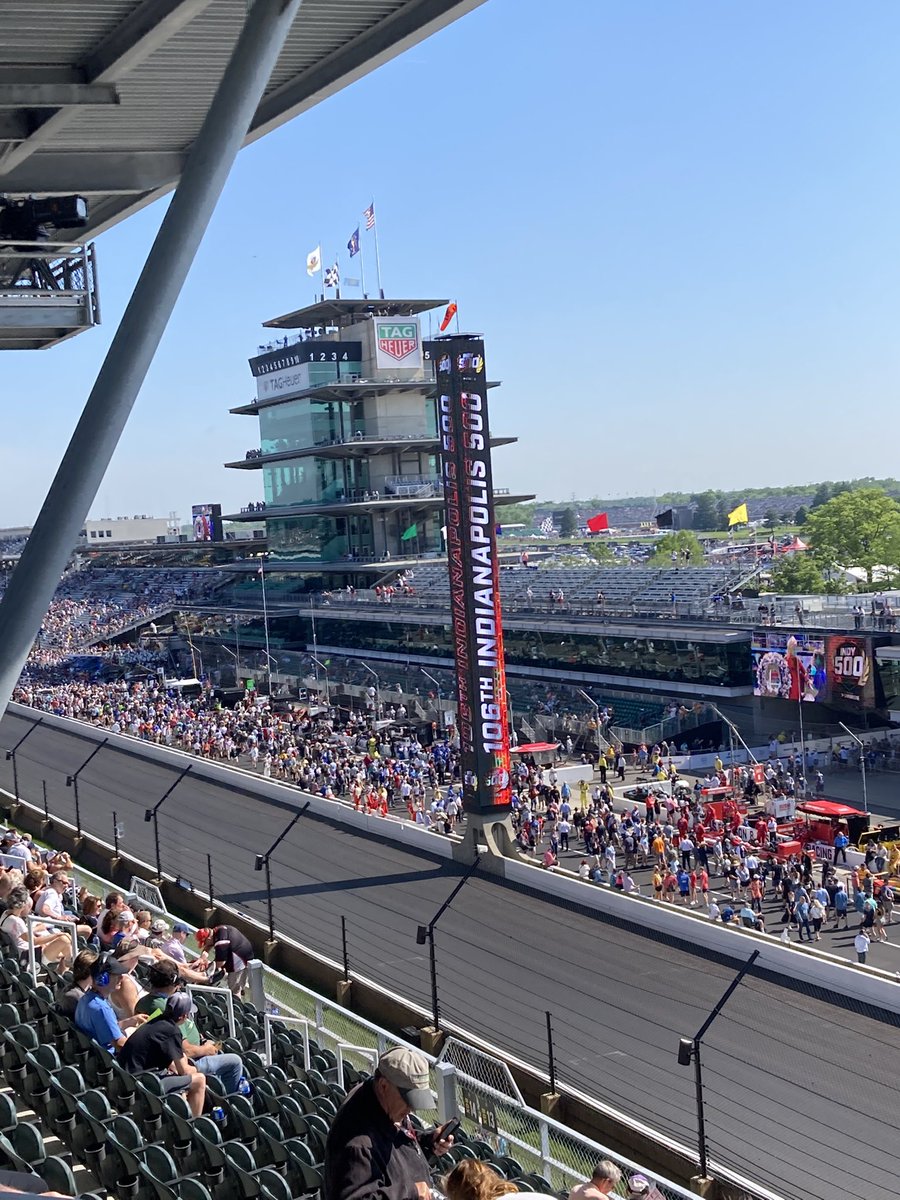 ADEastKnox's tweet photo. BLESSED: After an incredible school year, happy to enjoy Memorial Day weekend here in Indy for the 32nd time. More importantly, today focuses & celebrates our veterans who have fought for our freedoms & have passed on. How blessed we are to be Americans! #thanksvets 🇺🇸 #USA https://t.co/sXIhm2Nemq