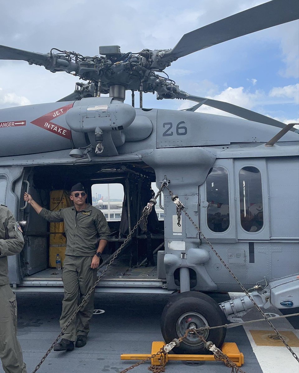 JaniceTPS's tweet photo. Fleet Week NYC - What an experience! Thank you for your service ! https://t.co/IRmL4uBxci