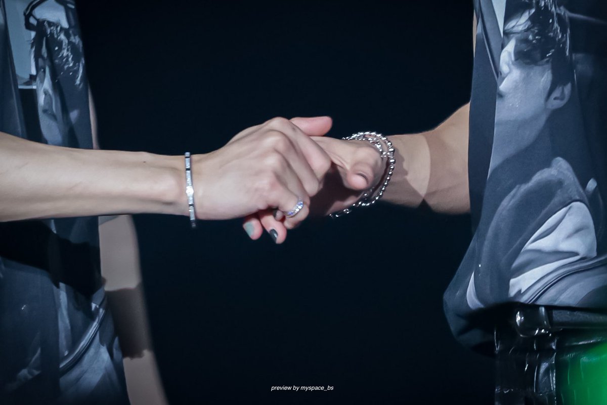 myspace_bs's tweet photo. Let me hold your hand
❤️💜

#PULLUPwithMarkTuan_Day3
#Mark @marktuan 
#BamBam @BamBam1A
#MarkBam https://t.co/A9vV7qnlXz