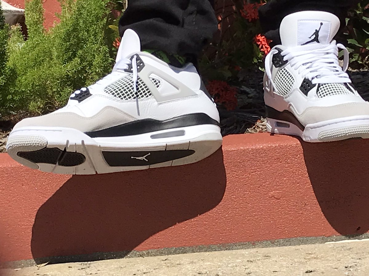 Born_2_B_1's tweet image. Keep this culture alive!
#Military4
#yoursneakersaredope 
#atmoscollectorsclub 
#snkrsliveheatingup
#snkrskickcheck
@Jumpman23 @Nike