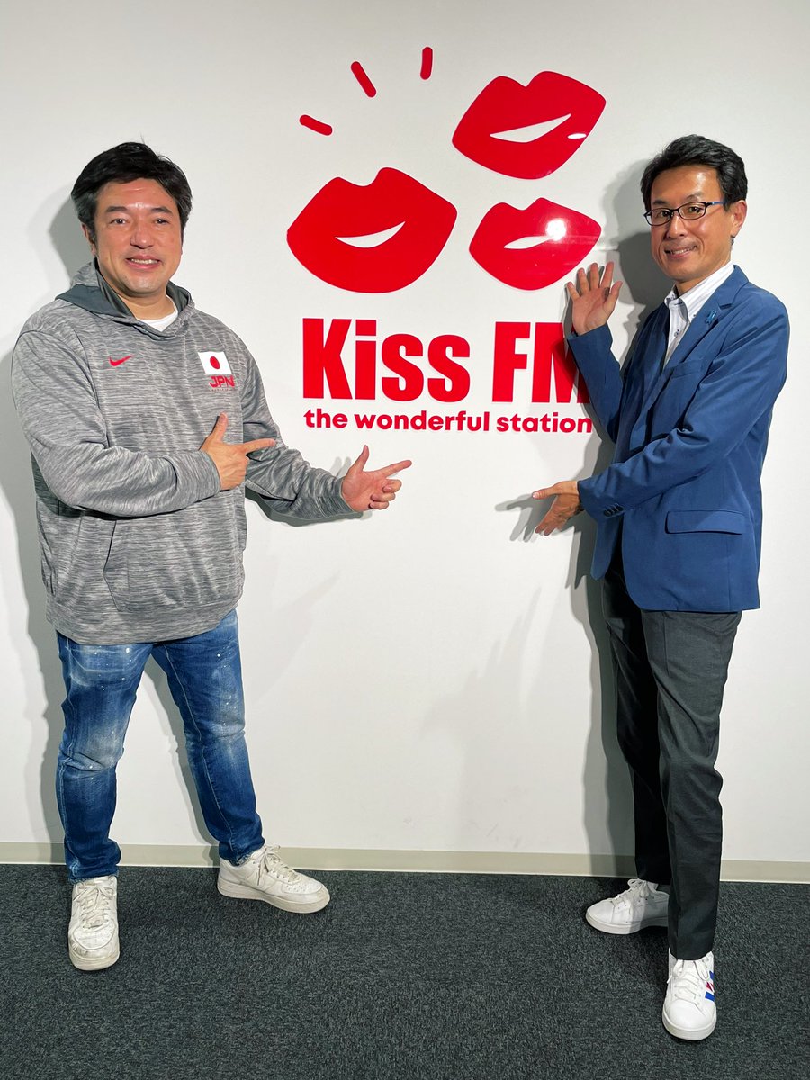 中山泰秀 Yasuhide Nakayama 大阪4区 S Tweet こんばんは 毎週日曜日深夜24時からは 中山泰秀 Iloveyatchan のやすトラダムス 今夜は前衆議院議員 長尾たかしさん を お迎えします 外交 防衛を中心に ウクライナ情勢の現状 また中国の 覇権 の今