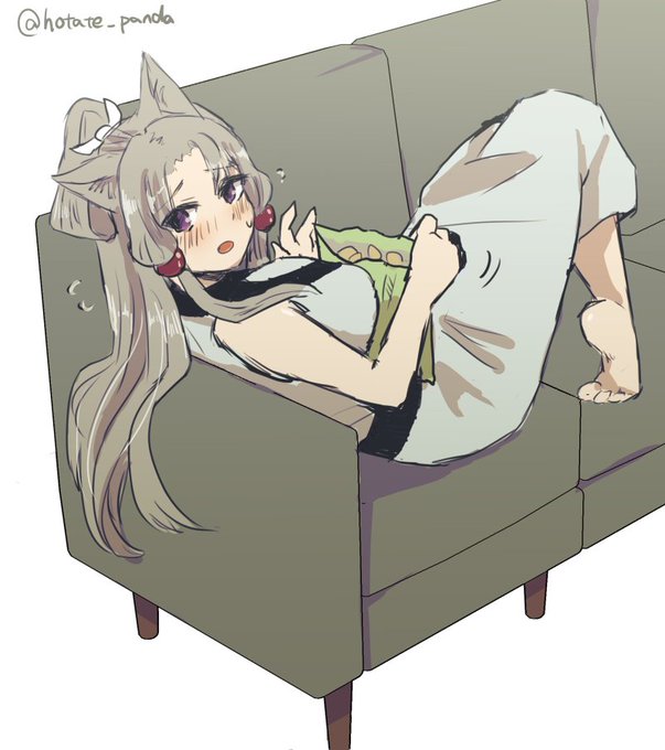 ソファでひとやすみ姉さま
#東北イタコ 