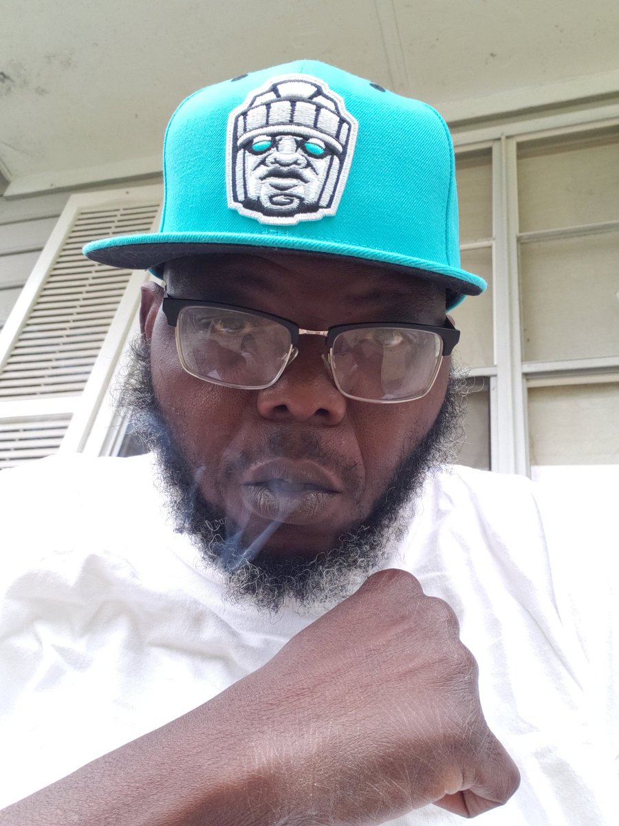 Dank1TheVandal's tweet photo. What's good good peoples? Rockin one of my favorites today a collaboration from R×C×G x One Eighty Maui. @oneeightymaui 
#Olmecs #RiverCityGiants #OneEightyMaui #plainjanes🤣 #SpeakWithYouCap #NOSIDEPATCHGANG #WhyBeTrendyWhenYouCanSetTheTrend https://t.co/OClWX9pzKB