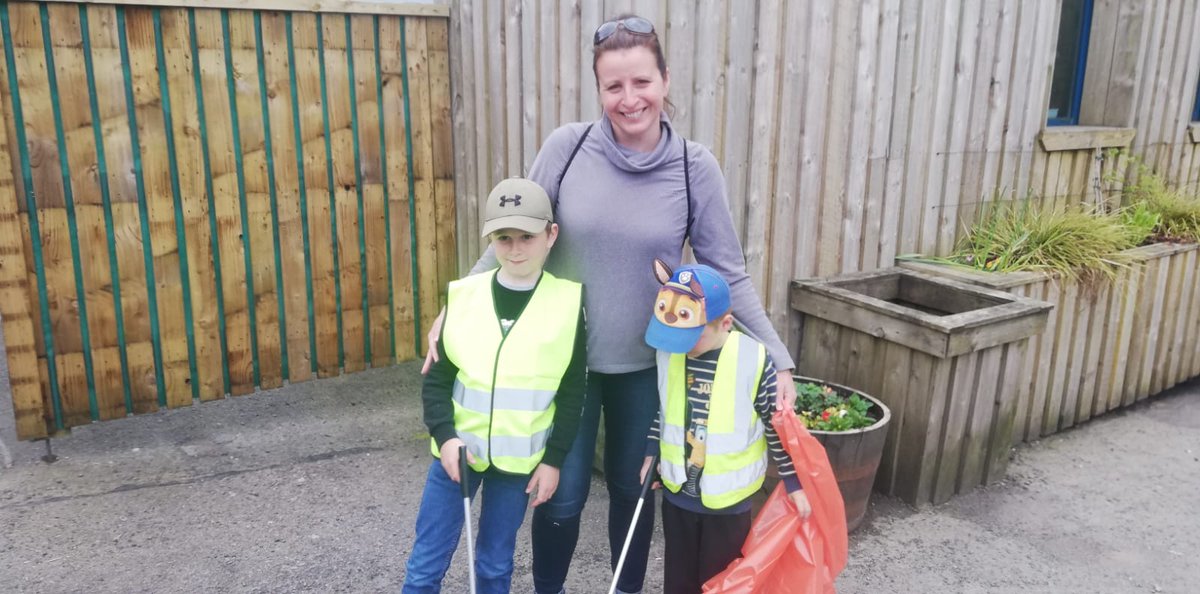 therealfoodcafe's tweet photo. Beautiful day for a fantastic effort by the litterpickers from near and far, aged from 4 - 70+ Well over 100kg collected in return for 🐟🍟🍰☕️
Last Sunday of every month. All welcome. Do come and join us in June.
@lomondtrossachs
@KSBScotland 
@StirlingCouncil 
@ZeroWasteScot https://t.co/FApo47Q3eF