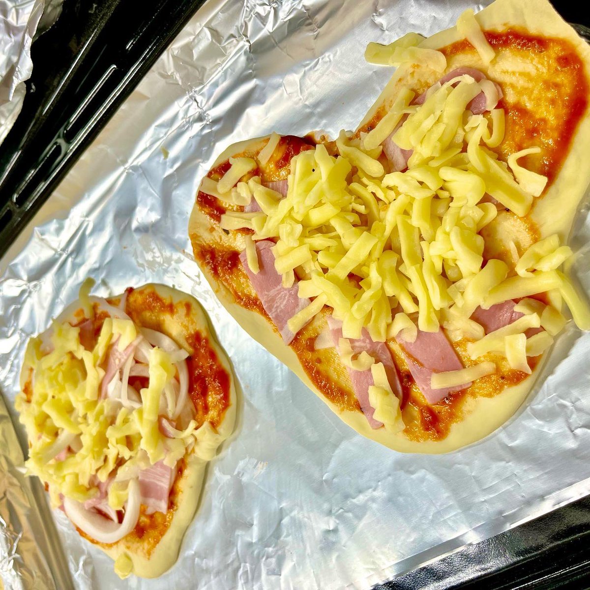 Wadai_Cooking2's tweet photo. 5/27(金)活動🍳

・ピザ🍕
・ジャーマンポテト🥔🥓
・スコーン🍫

今回は体験の方が沢山参加してくれました！！！
どれもすごく美味しく出来ました🤤❣️

本日20:00〜確定新歓を行います！
興味のある方は是非DMまでお越し下さい🙆‍♀️ https://t.co/AJjjOShBoJ