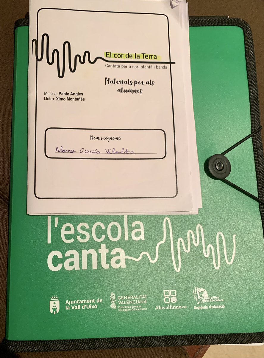 elsavilalta's tweet photo. Un projecte interdisciplinari de la @GVAeducacio que impulsa la dinamització lingüística del valencià alhora que treballa el cant, la música, l'expressió corporal i els #ODS per a conscienciar l'alumnat i la comunitat educativa sobre l'emergència climàtica #dgieo @Reis_G_P https://t.co/LKfy1G9Q3l