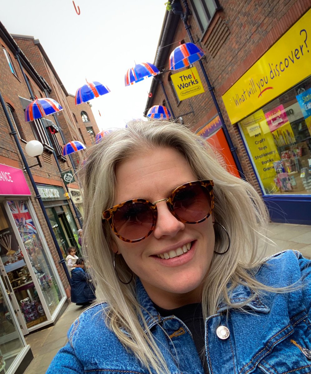 misscharlesyork's tweet image. Have you done your #Brollywalk selfie yet? #QueensJubilee #UnionJack #York