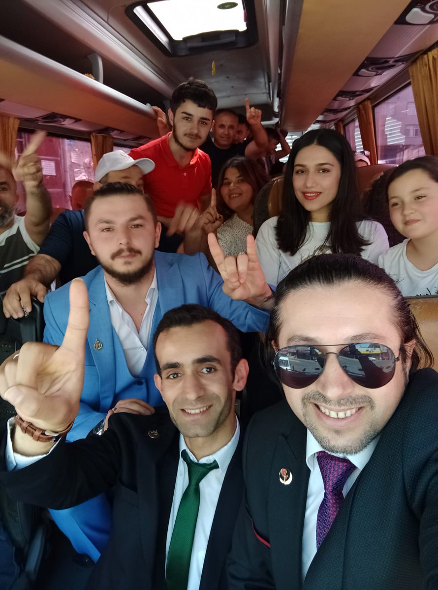 BeyogluBbp's tweet photo. Beyoğlu Teşkilatı olarak İstanbul'un Fethi'nin 569.yılı kutlamalarına ve Atatürk Havalimanı Millet Bahçesi fidan dikme etkinliğine katılım sağladık 🇹🇷 https://t.co/9ylv5DMdFM