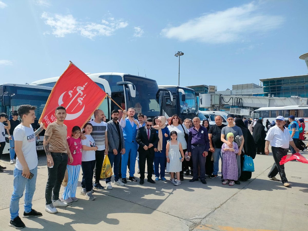 BeyogluBbp's tweet photo. Beyoğlu Teşkilatı olarak İstanbul'un Fethi'nin 569.yılı kutlamalarına ve Atatürk Havalimanı Millet Bahçesi fidan dikme etkinliğine katılım sağladık 🇹🇷 https://t.co/9ylv5DMdFM
