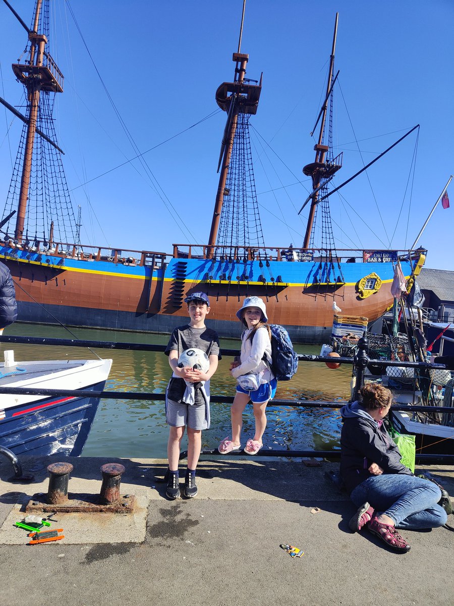 ToriJaneHowden's tweet photo. Team Howden had a long walk around Whitby today 🥰 - we saw pirates, vampires, sculptures and of course, After climbing a billion steps, we saw the amazing whitby abbey. 🤣❤️ #healthyselfie @staynorHprimary https://t.co/cURSKM1bOG