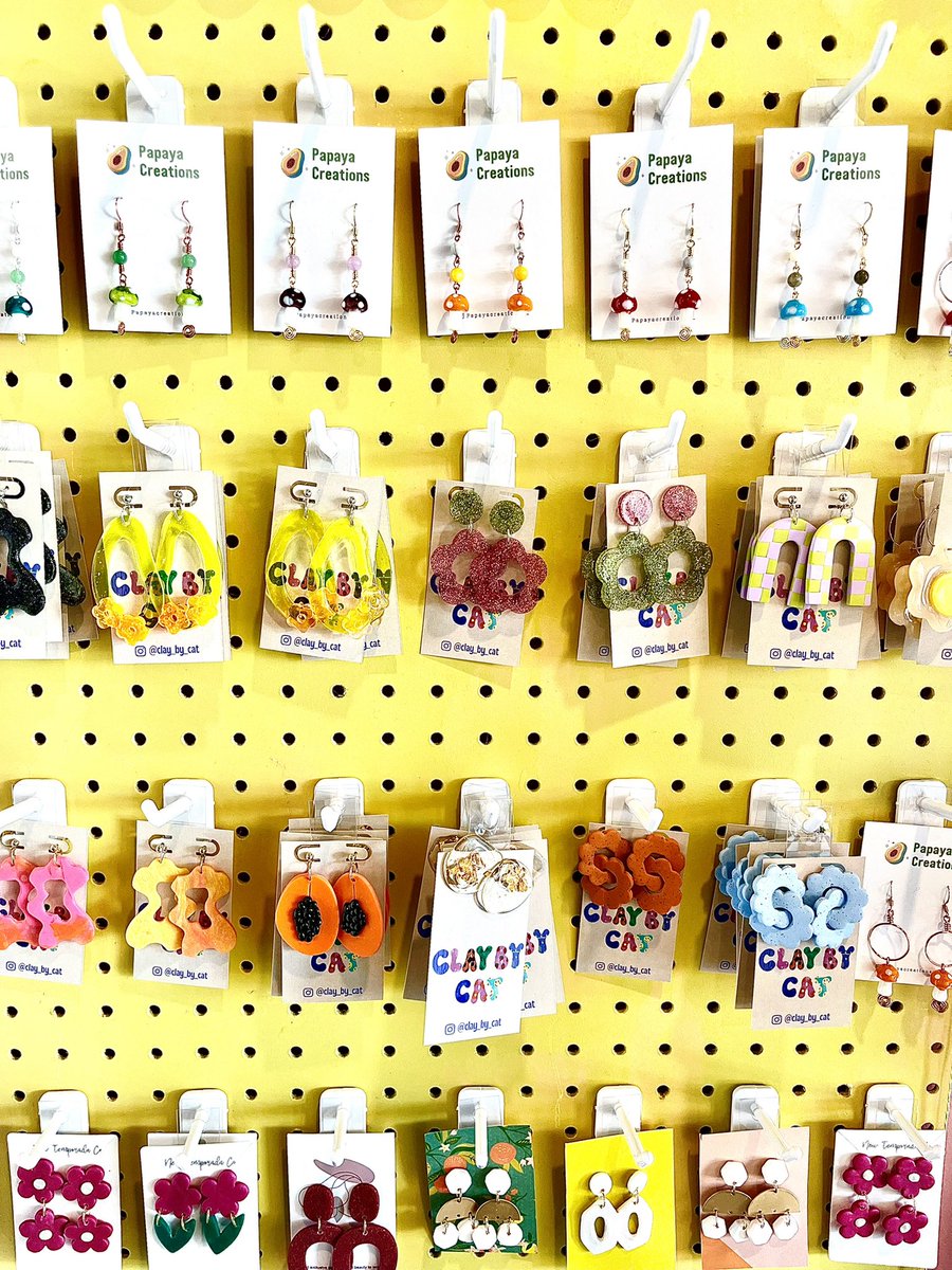 DaintyDisco's tweet photo. Happy Sunday disco crew 🌞Come on down and find your new favorite pair of earrings for your Memorial Day pics!! 🕶 📸 https://t.co/17BDpyDH34 https://t.co/dDIpl0xCzH