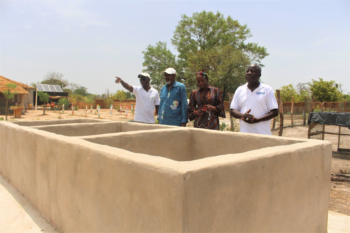 CasaBio2's tweet photo. Visite au Centre de formation CasaBio de M. Souleymane SARR, Chef du Bureau de la Formation Professionnelle Agricole du Ministère de l'Agriculture, de Mme Ndeguene NDAO, Chef de projet Warwi et de M. Ousmane SOW, Responsable FAR, pour présenter la plateforme #WARWI. https://t.co/x4HWzGLwT2