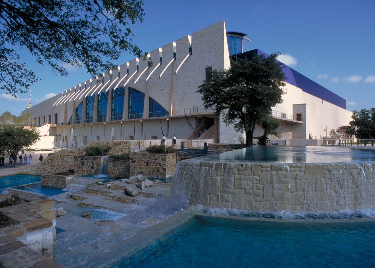 MeetinSA's tweet photo. In April Visit San Antonio provided support to 15 groups convening in San Antonio, representing approximately 15,175 attendees and over 34,409 total room nights. #MeetInSA https://t.co/zpZFWwzC9m