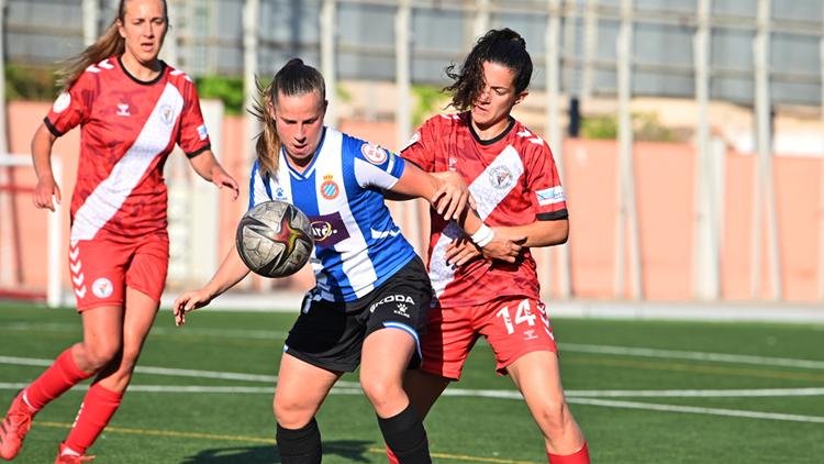 #LevanteLP #RCDE #CRÒNICA
El Levante Las Planas culmina una exhibició de Primera

futfem.cat/segona/7870-el… per <a href="/AlbertPostils/">Albert Postils</a>