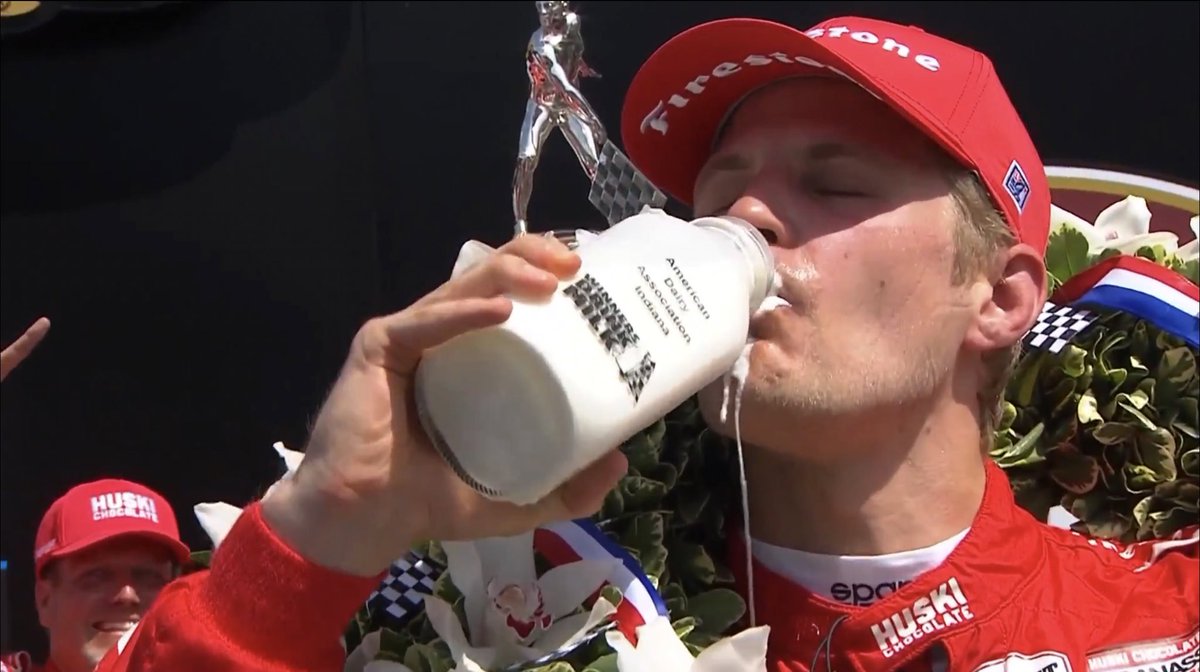 diegofmejia's tweet photo. La leche más rica del mundo. La había pedido entera Ericsson. #Indy500 https://t.co/KrhYAUmbIt
